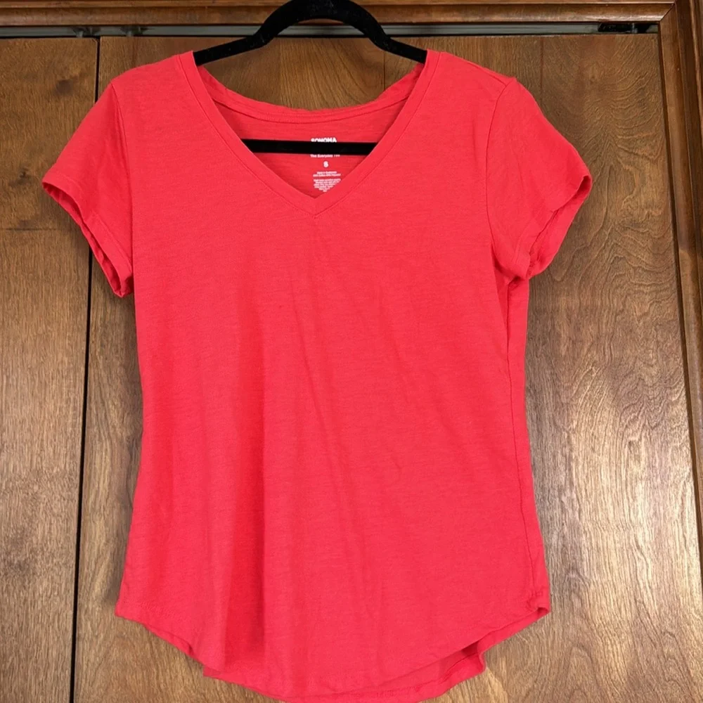 4 basic v-neck tees - Picture 9 of 10